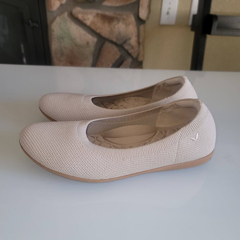 Vivaia Claire Walker Water-Repellent Round-Toe Flats in Almond, sz 8